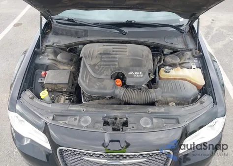 2015 Chrysler 300C z USA, uszkodzony, nr VIN 2C3CCAEG4FH766161